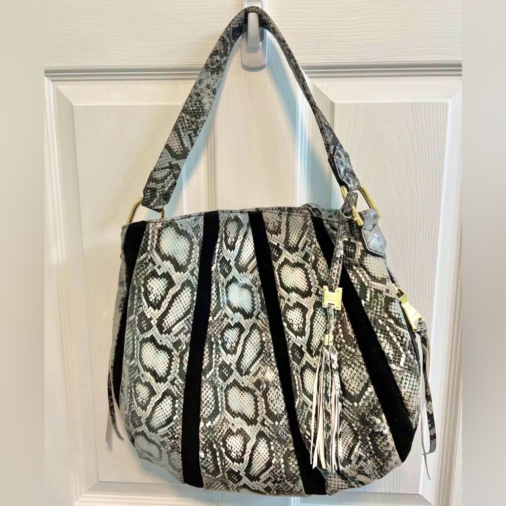 Aimee Chic Snakeskin/suede/ fringe Shoulder Bag like new 9.5/10 no damage